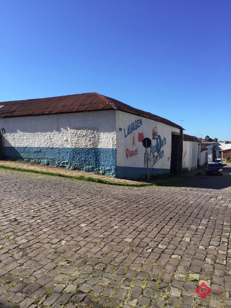 Terrenos<br />Cristo Redentor<br />Caxias Do Sul<br /><br />Excelente Terreno plano com 3.915,00m de área total, Frente Norte, Oeste e Sul, em ótima localização no Bairro Cristo Redentor na Rua João Sperafico esquina com as Ruas Sarmento Leite e Luiz Pirolla. 0-0