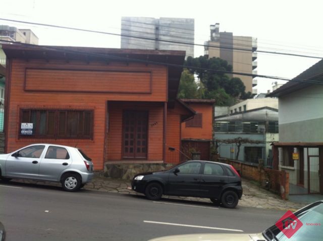 Terrenos<br />Exposição<br />Caxias Do Sul<br /><br />Excelente Terreno C/Casa Sem Valor Comercial Na Rua Tronca, Com 625,00 M2.