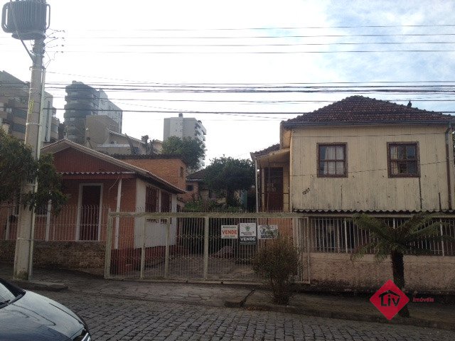 Terrenos<br />Panazzolo<br />Caxias Do Sul<br /><br />Terreno em ótima localização no bairro Panazzolo, consta moradias neste terreno sem valor comercial, frente Sul com 800,00m de área total. Ideal para edificação de prédios.