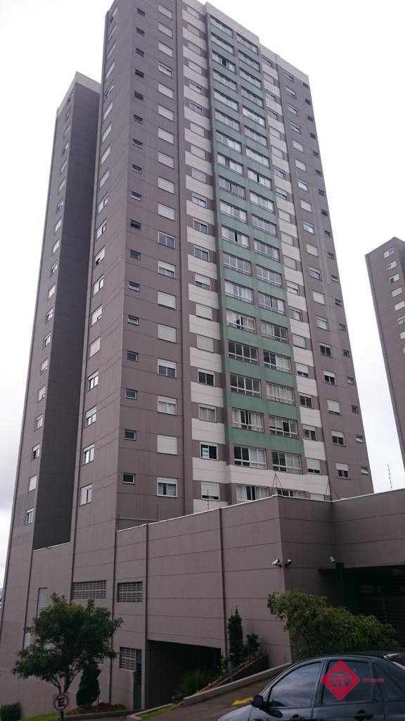 Apartamentos - 3 Dorm.<br />Madureira<br />Caxias do Sul<br /><br />Lindo Apartamento com 3 dormitórios sendo 1 suíte, sala de estar e jantar, cozinha, área de serviço, água quente, espera para split, gás central, rebaixe em gesso, mobiliado, 1 lavabo,1 banheiro social, piso laminado e porcelanato, esquadrias em alumínio, iluminação, 1 vaga dupla de garagem. 0-0