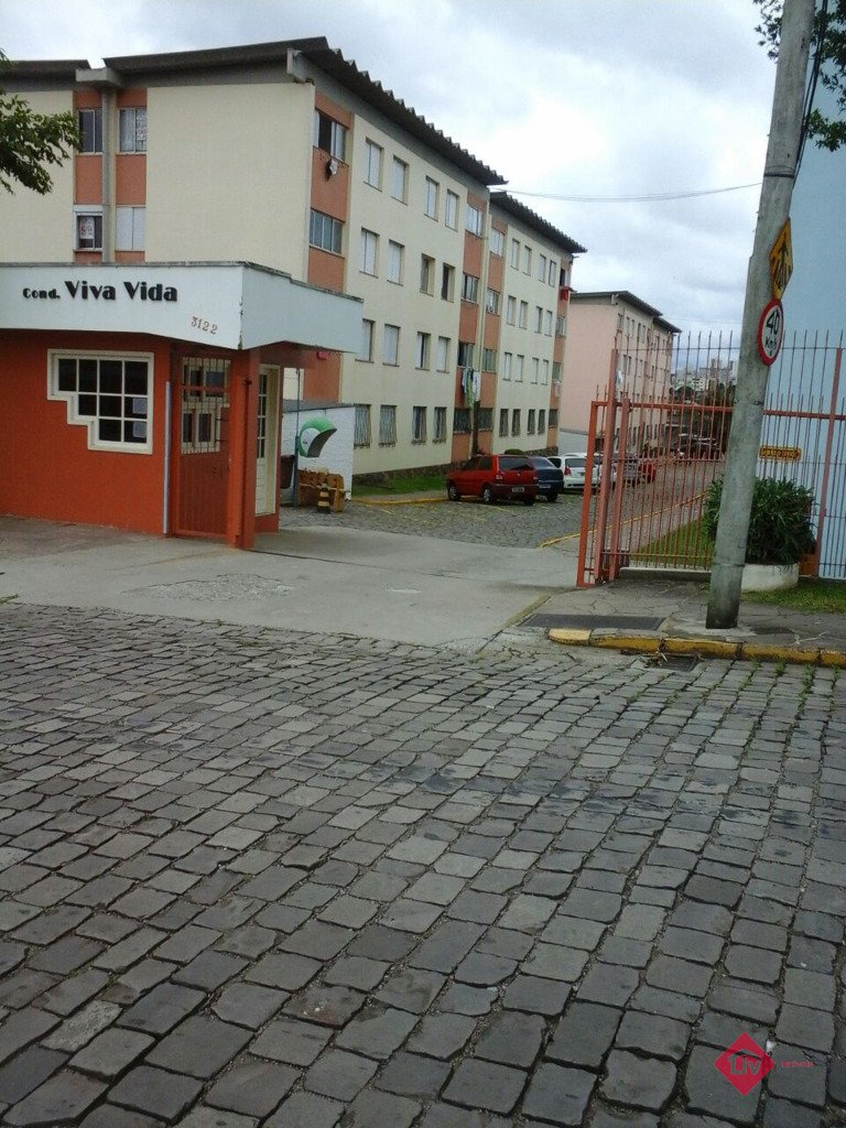 Apartamentos - 2 Dorm.<br />São José<br />Caxias do Sul<br /><br />Apartamento com 2 dormitórios, sala de estar e jantar, cozinha, área de serviço, 1 banheiro social, 1 vaga de garagem aberta, piso cerâmico e laminado. 0-0