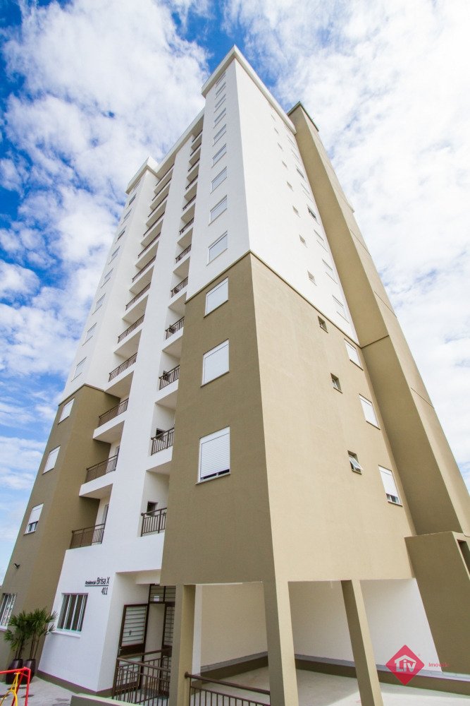 Apartamentos - 2 Dorm.<br />Rosário<br />Caxias do Sul<br /><br />APARTAMENTO COM 2 DORMITÓRIOS, SALA DE ESTAR E JANTAR, COZINHA, ÁREA DE SERVIÇO, SACADA, CHURRASQUEIRA, HIDRÔMETROS INDIVIDUAIS, PISO CERÂMICA E LAMINADO, 1 VAGA SEMI COBERTA. 0-0