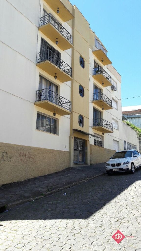Apartamentos - 3 Dorm.<br />Rio Branco<br />Caxias do Sul<br /><br />APARTAMENTO COM 3 DORMITÓRIOS SENDO 1 SUÍTE, SALA DE ESTAR E JANTAR, COZINHA, ÁREA DE SERVIÇO, 1 BANHEIRO SOCIAL, 1 VAGA DE GARAGEM. 0-0