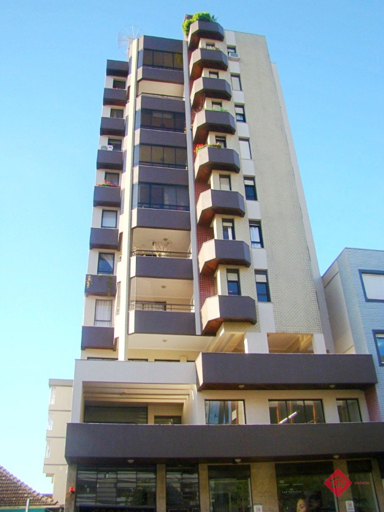Apartamentos - 2 Dorm.<br />São Pelegrino<br />Caxias do Sul<br /><br />APARTAMENTO COM 2 DORMITÓRIOS SENDO 1 SUÍTE,1 BANHEIRO SOCIAL, SALA DE ESTAR E JANTAR, COZINHA, ÁREA DE SERVIÇO, SACADA COM CHURRASQUEIRA, PISO CERÂMICO E LAMINADO, 1 VAGA DE GARAGEM. 0-0