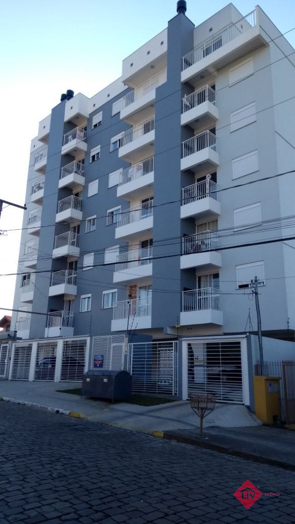 Apartamentos - 1 Dorm.<br />SANTA LUCIA<br />Caxias do Sul<br /><br />EXCELENTE KITINET COM 33,77M2 DE ÁREA PRIVATIVA, DORMITÓRIOS, SALA DE ESTAR, COZINHA INTEGRADOS, SACADA, ÁREA DE SERVIÇO, GÁS CENTRAL, 1 VAGA DE GARAGEM. 0-0