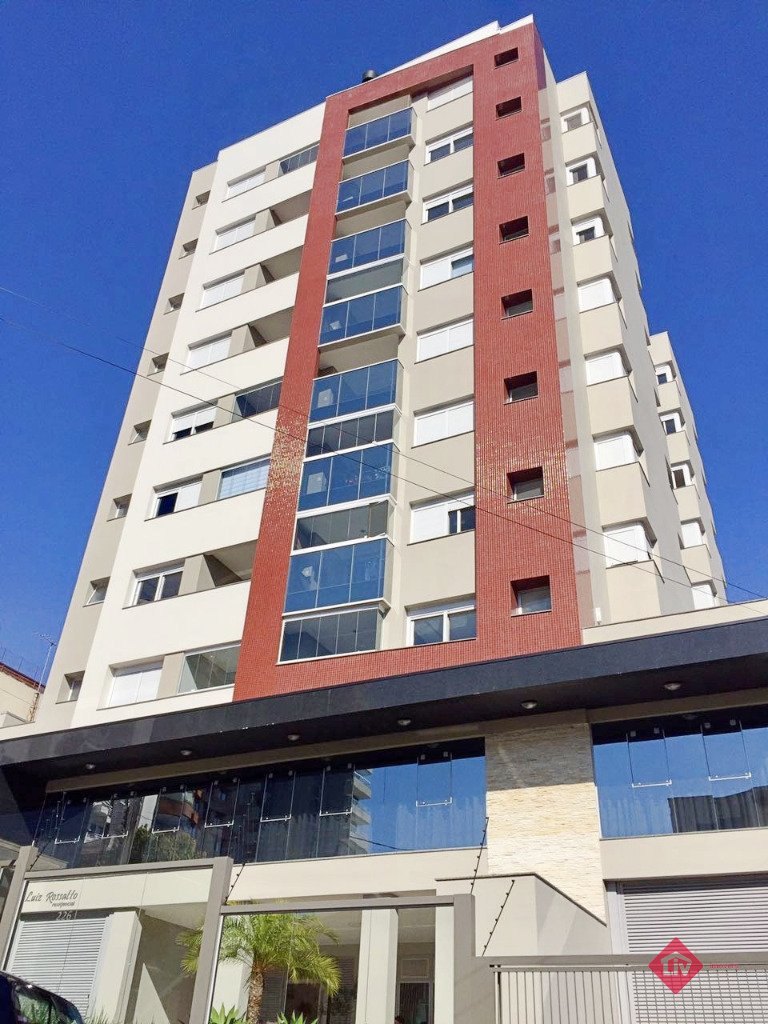 Apartamentos - 3 Dorm.<br />Panazzolo<br />Caxias Do Sul<br /><br />Excelente Apartamento No Panazzolo, Ótima Posição Solar, Com 3 Dormitórios (Sendo 1 Suite Com Closet), Sala 2 Ambientes Com Ampla Sacada, Cozinha Com Churrasqueira, Área De Serviço, Banheiro Social, Rebaixe Em Gesso, Pisos Em Porcelanato E Lâmina, Esperas Para Água Quente E Split, Gás Central, Hidrômetros Individuais E 2 Vagas De Garagem. Prédio Com Hall De Entrada, Amplo Salão De Festas, Brinquedoteca, Sala De Jogos E Academia Equipados E Mobiliados. 0-0
