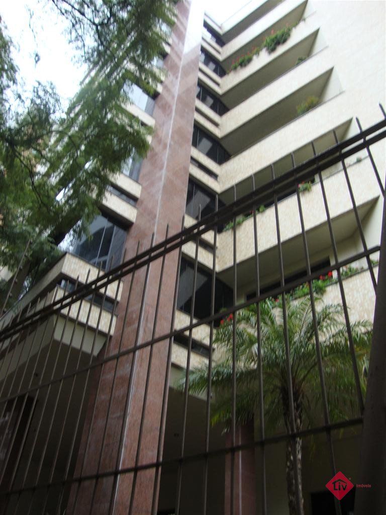 Apartamentos - 3 Dorm.<br />Exposição<br />Caxias Do Sul<br /><br />Apartamento de 3 dormitórios sendo 2 suíte,(suíte casal com hidromassagem), 1 banheiro social, lavabo, estar intimo, 2 sacadas fechadas, área de serviço, dep. empregada, gabinete, sala de estar e jantar, terraço coletivo, playground. 2 vagas de garagem. Edifício com salão de festas. 0-0