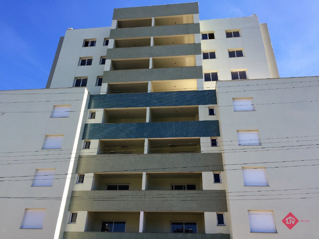Apartamentos - 2 Dorm.<br />Universitário<br />Caxias Do Sul<br /><br />Apartamento com 2 dormitórios sendo 1 suíte, sala de esta e jantar, cozinha, área de serviço separada, 1 banheiro social, sacada, churrasqueira, gás central, piso laminado e cerâmico, interfone, 2 vagas de garagem.