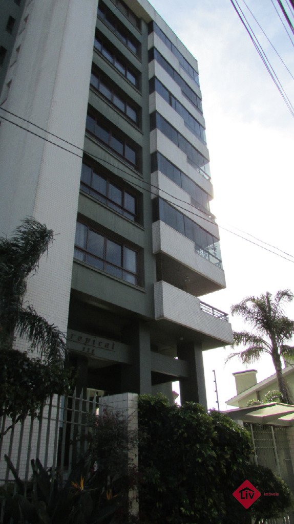 Apartamentos - 3 Dorm.<br />Jardim América<br />Caxias Do Sul<br /><br />Apartamento no Jardim América sendo 1 por andar,com 3 suítes, suíte casal com closet, 1 lavabo, cozinha, área de serviço, sala de estar e jantar, sacada, 2 vagas de garagem individuais simples, fino acabamento de pisos e ótima posição solar.