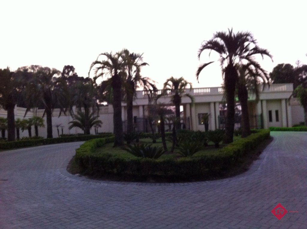 Terrenos<br />De Lazzer<br />Caxias Do Sul<br /><br />Villa Bella Exclusive condomínio fechado de alto padrão, Terreno com 1222m tendo dois acessos frente e fundos, condomínio com brinquedoteca, playground, piscina aquecida com raia semi olímpica, portaria 24horas, sistema de segurança no perímetro, depósito de água das chuvas para a rede, gerador para portões, segurança e iluminação, medição de água individual, central tefônica para comunicação interna.