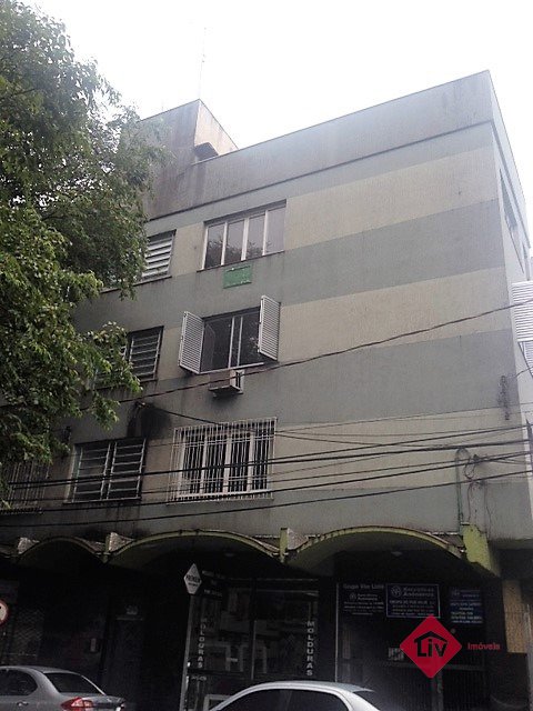 Apartamentos - 1 Dorm.<br />Exposição<br />Caxias Do Sul<br /><br />Excelente apartamento no bairro Exposição, em ótimo estado de conservação, 1 banheiro, sala de estar, cozinha integradas, área de serviço separada, 1 dormitório, esquadrias em madeira, piso laminado e cerâmico.