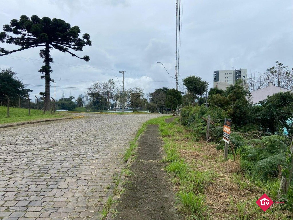 https://imoveisliv.com.br/vista.imobi/fotos/4614/i3m7guoY1a_461466f1a6e43ce3a.jpg